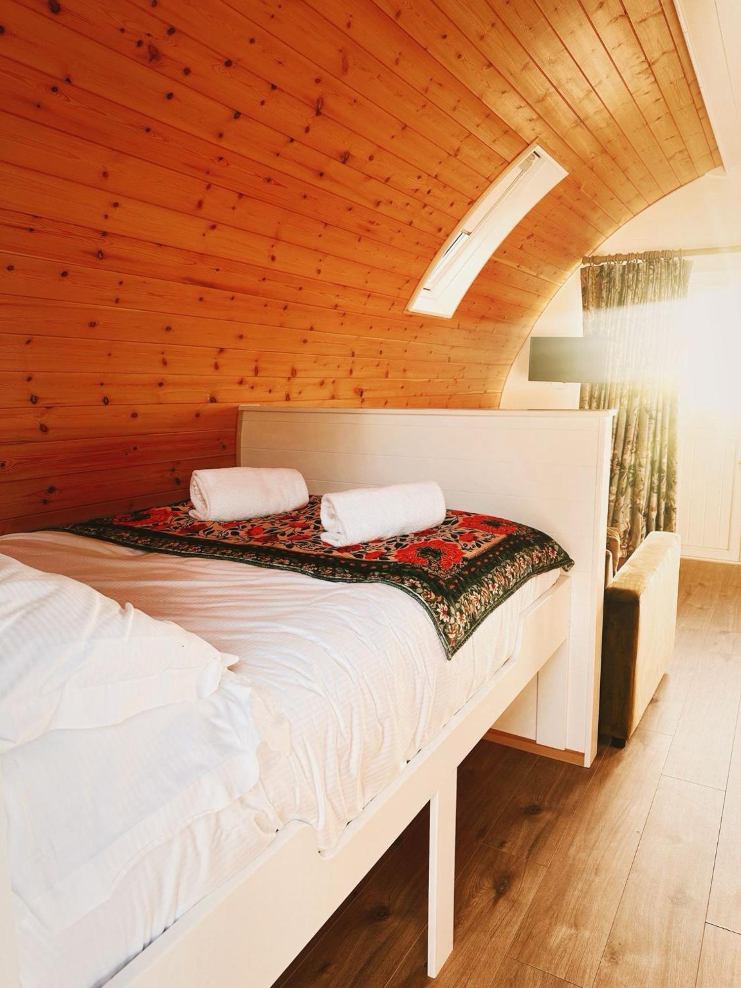 Carlton Manor Pods Apartman Aldbrough Kültér fotó